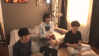 「你要找的东西是这个吗？」将我手机藏在裙子里的朋友妹妹是超小恶魔！_HUNTC-013