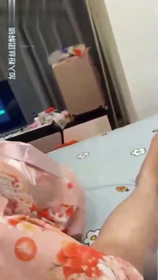 最新泄露_巨骚_含微信聊天记录_川大校花被土豪包养泄露
