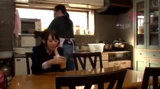 AP-111_父女Molester_在擁擠的火車上被猥褻的女學生是真正的女兒！只是，激動的心情抑制不住，就這樣被調戲，禁止亂倫調戲者。_-_濱崎真緒