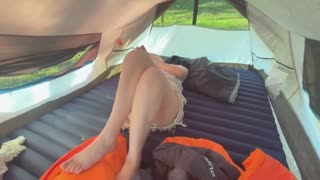 【户外性爱】与反差长腿美女在野外露营_帐篷内激情性爱无套射在肚子上
