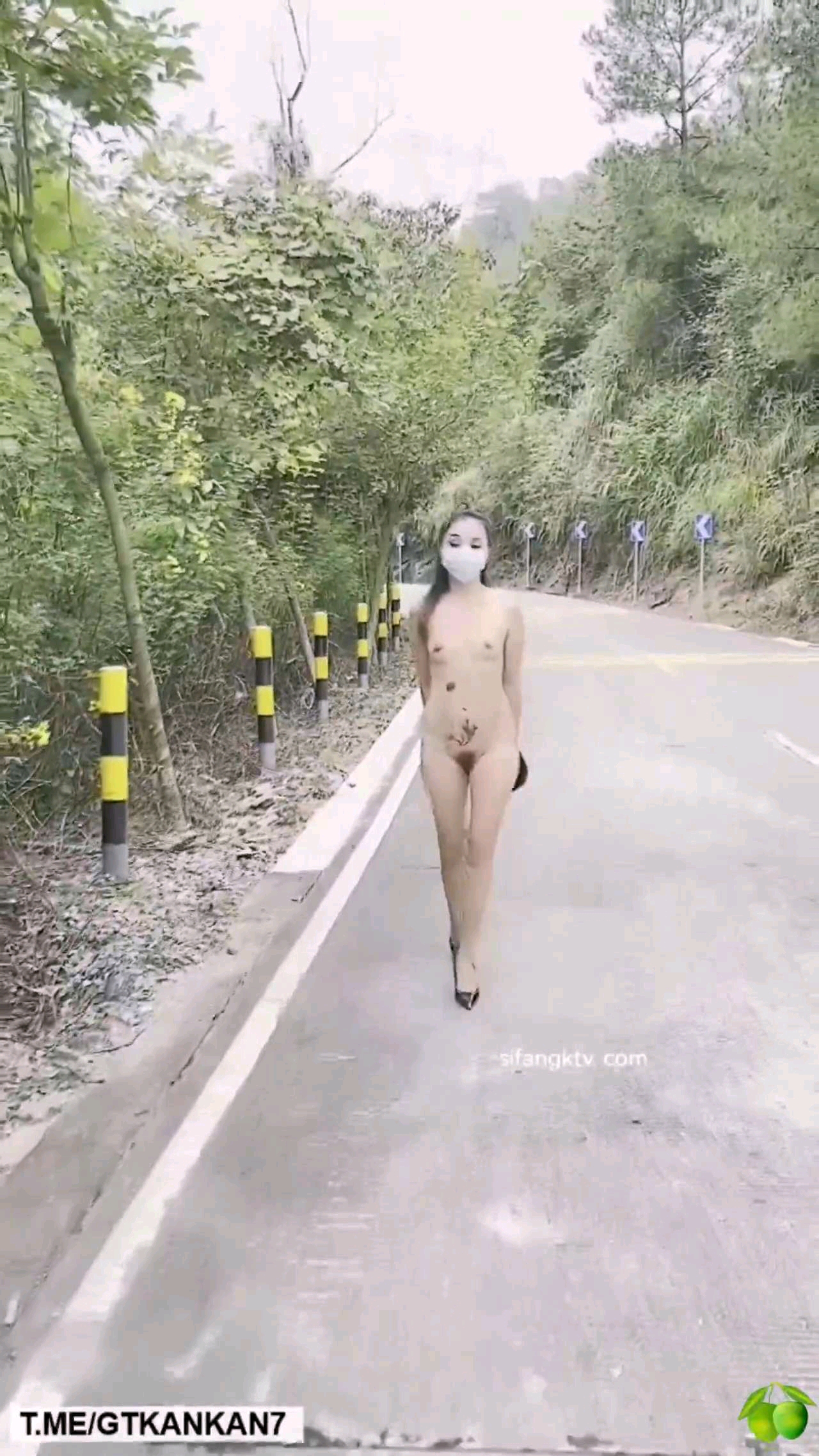 熟女淫妻户外全裸露出
