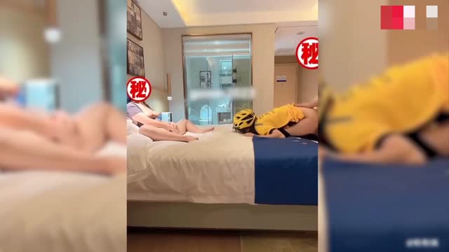 预览-【稀缺重磅母狗】极品反差婊母狗婷婷户外露出勾引外卖员