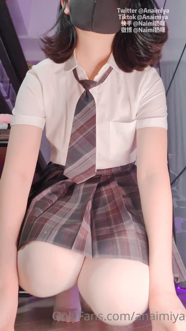 Naimi奶咪-JK制服白虎女学生诱惑