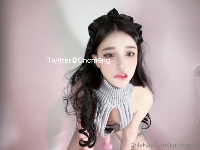 cncmeng8卷发美女家中客厅女上位假鸡巴，叫声销魂动听